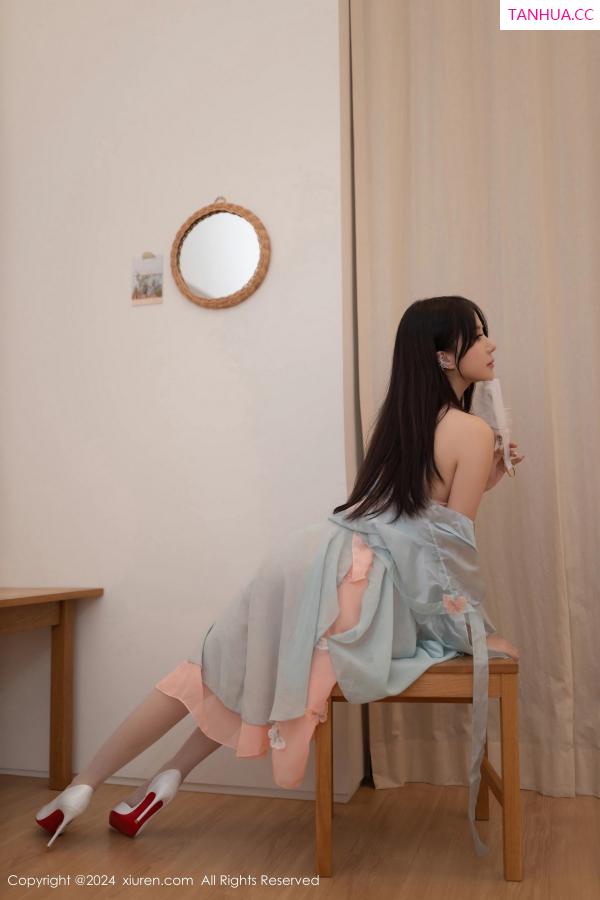 鱼子酱fish  [XiuRen]高清写真图 2024.08.30 No.9093 鱼子酱Fish 丝袜美腿第17张图片